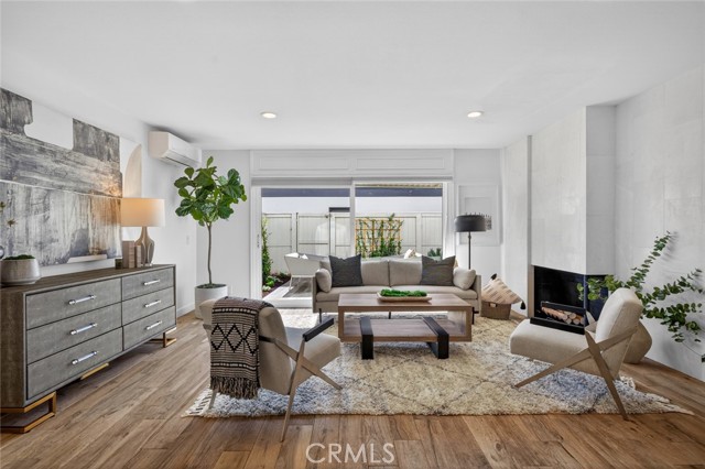 Detail Gallery Image 2 of 33 For 1074 Buckingham, Newport Beach,  CA 92660 - 2 Beds | 2/1 Baths