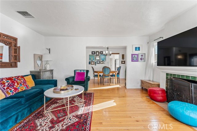 Detail Gallery Image 8 of 40 For 5516 Willowcrest, North Hollywood,  CA 91601 - 3 Beds | 2 Baths