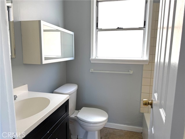 Detail Gallery Image 11 of 14 For 1170 E 55th St #1,  Long Beach,  CA 90805 - 2 Beds | 1 Baths
