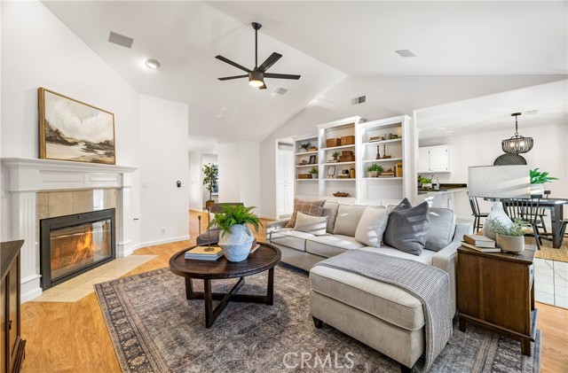 Detail Gallery Image 4 of 57 For 2286 Burlingame Drive, Chico,  CA 95928 - 4 Beds | 3 Baths