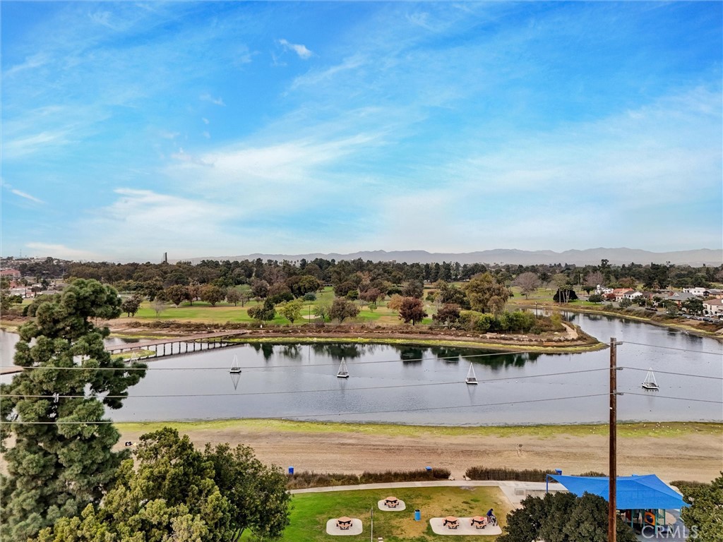 https://media.crmls.org/medias/087810f6-452f-45c1-a49c-7445895b3e3f.jpg?preset=X-Large