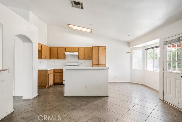 Detail Gallery Image 11 of 33 For 16205 Seville Ave, Fontana,  CA 92335 - 4 Beds | 2 Baths