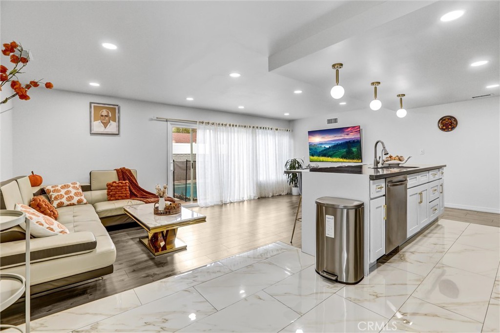 MLS #SR25263191 image #8