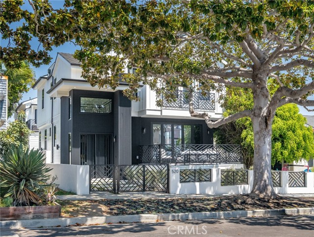 520 Lucia, Redondo Beach, California 90277, 4 Bedrooms Bedrooms, 0 ,4 BathroomsBathrooms,Residential,For Sale,Lucia,0,SB26171975