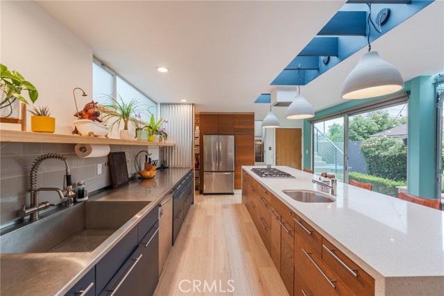 Detail Gallery Image 13 of 49 For 358 Santa Ana, Long Beach,  CA 90803 - 3 Beds | 3 Baths