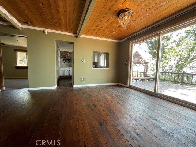 28665 Willow Road, Lake Arrowhead CA: https://media.crmls.org/medias/087af6fb-59da-43b2-9b4d-8aa962fd7731.jpg