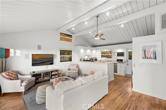 Detail Gallery Image 4 of 23 For 595 Bluebird Canyon Dr, Laguna Beach,  CA 92651 - 2 Beds | 2 Baths