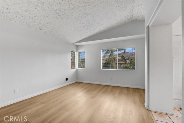 Detail Gallery Image 26 of 32 For 27231 Marisa Dr, Canyon Country,  CA 91387 - 4 Beds | 3 Baths