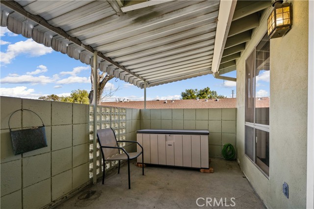 Detail Gallery Image 5 of 25 For 19144 Avenue of the Oaks #D,  Newhall,  CA 91321 - 2 Beds | 1 Baths