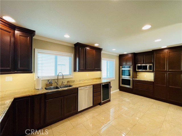 10201 Mason Avenue, Chatsworth CA: https://media.crmls.org/medias/087bf4ae-5b52-4189-9555-ff930d18f037.jpg