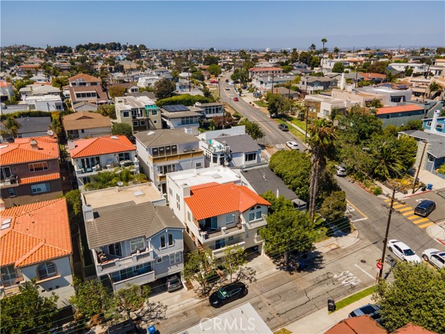 1075 7th Street, Hermosa Beach, California 90254, 3 Bedrooms Bedrooms, ,2 BathroomsBathrooms,Residential,Sold,7th,PV21166971