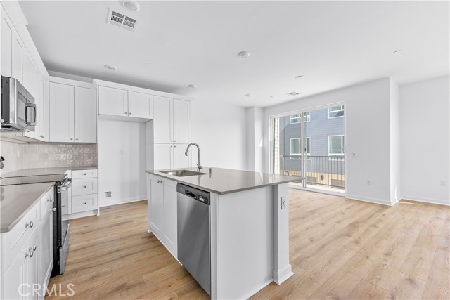 9423 1/2 N. Sepulveda Blvd., North Hills CA: https://media.crmls.org/medias/087ee265-12be-448d-bc78-d36ecaf80c21.jpg