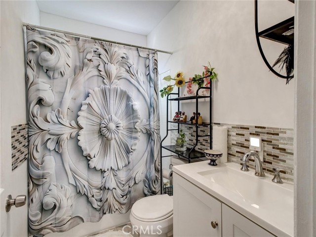 Detail Gallery Image 7 of 17 For 841 W 58th, Los Angeles,  CA 90037 - 4 Beds | 2 Baths