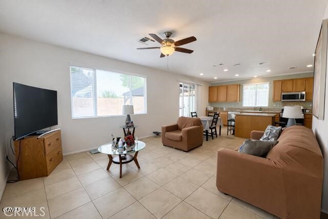 Detail Gallery Image 7 of 33 For 16149 Crespin Ct, Victorville,  CA 92394 - 4 Beds | 3 Baths