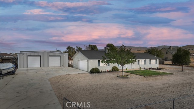 Detail Gallery Image 1 of 55 For 10661 Blackfoot Rd, Apple Valley,  CA 92308 - 3 Beds | 2 Baths