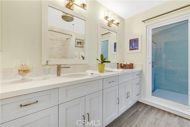 Dual sink vanity with quartz countertops and beautiful finishes