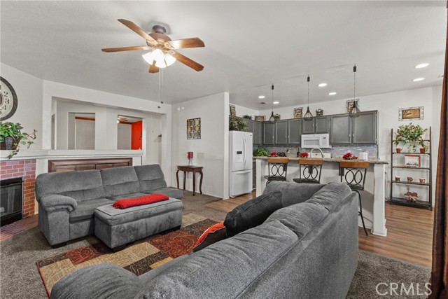 Detail Gallery Image 6 of 37 For 35790 Crest Meadow, Wildomar,  CA 92595 - 4 Beds | 3 Baths