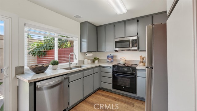Detail Gallery Image 14 of 41 For 461 W Alton #C,  Santa Ana,  CA 92707 - 3 Beds | 1/1 Baths