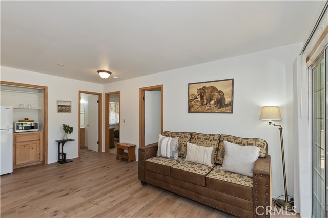 747 Boulder Bay, Big Bear Lake CA: https://media.crmls.org/medias/0883fecf-d5f3-47d2-ad82-169edaf28086.jpg