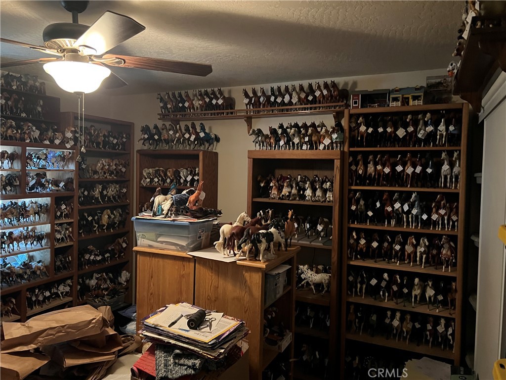 https://media.crmls.org/medias/08840724-a688-429f-89b2-3bfe86b9ab59.jpg?preset=X-Large