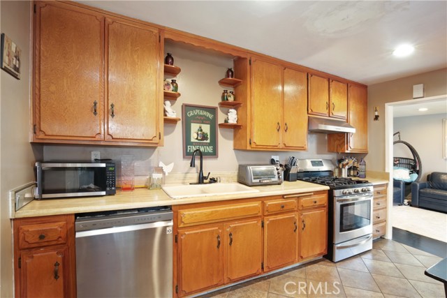 Detail Gallery Image 6 of 18 For 10934 Alclad Ave, Whittier,  CA 90605 - 2 Beds | 1 Baths
