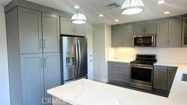 Detail Gallery Image 12 of 28 For 11 Arboleda, Rancho Santa Margarita,  CA 92688 - 3 Beds | 2/1 Baths