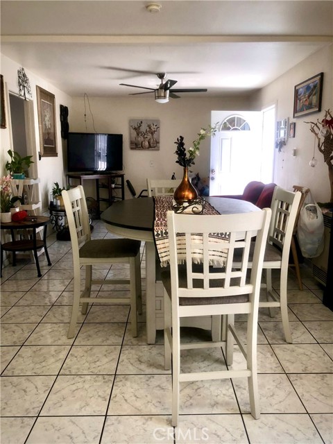602 W 40th Place, Los Angeles CA: https://media.crmls.org/medias/08852861-469c-4257-89ad-3e4f252ceaab.jpg