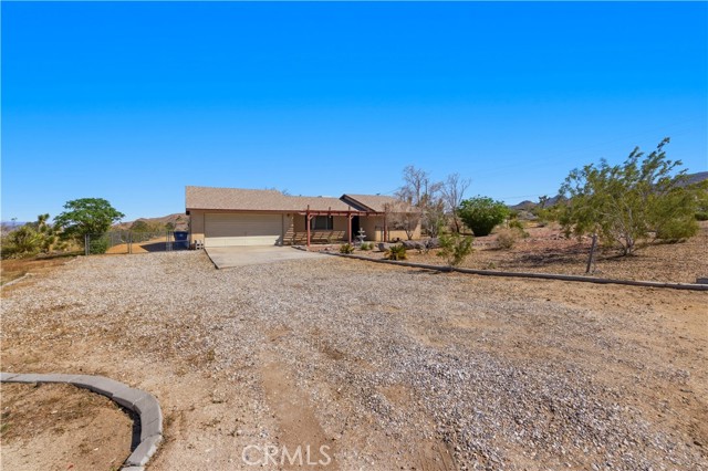 Detail Gallery Image 3 of 37 For 7273 Sunny Vista, Joshua Tree,  CA 92252 - 2 Beds | 2 Baths