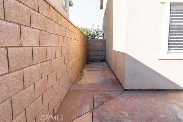 Detail Gallery Image 8 of 26 For 16745 Meridian Ln, Fontana,  CA 92336 - 3 Beds | 2/1 Baths