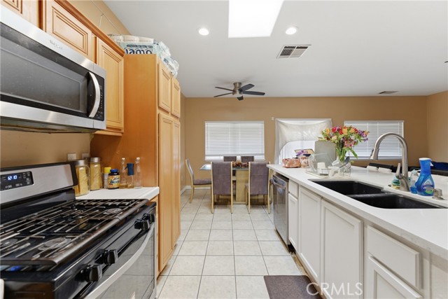 Detail Gallery Image 8 of 32 For 11368 Cactus Ave, Bloomington,  CA 92326 - 5 Beds | 3 Baths