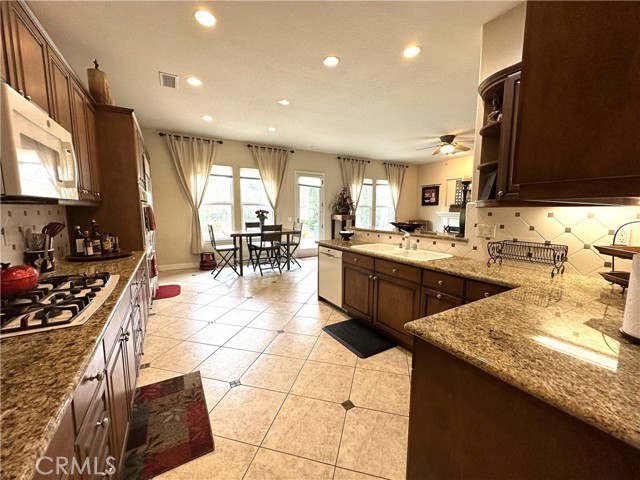Kitchen / Breakfast Nook