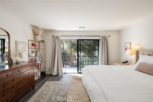 Detail Gallery Image 23 of 36 For 240 S Broadway #2,  Redondo Beach,  CA 90277 - 3 Beds | 2/1 Baths
