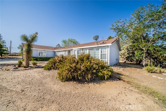 10778 Sonora Road, Phelan CA: https://media.crmls.org/medias/0886a1f7-b516-47db-b0c0-410b4bef5527.jpg