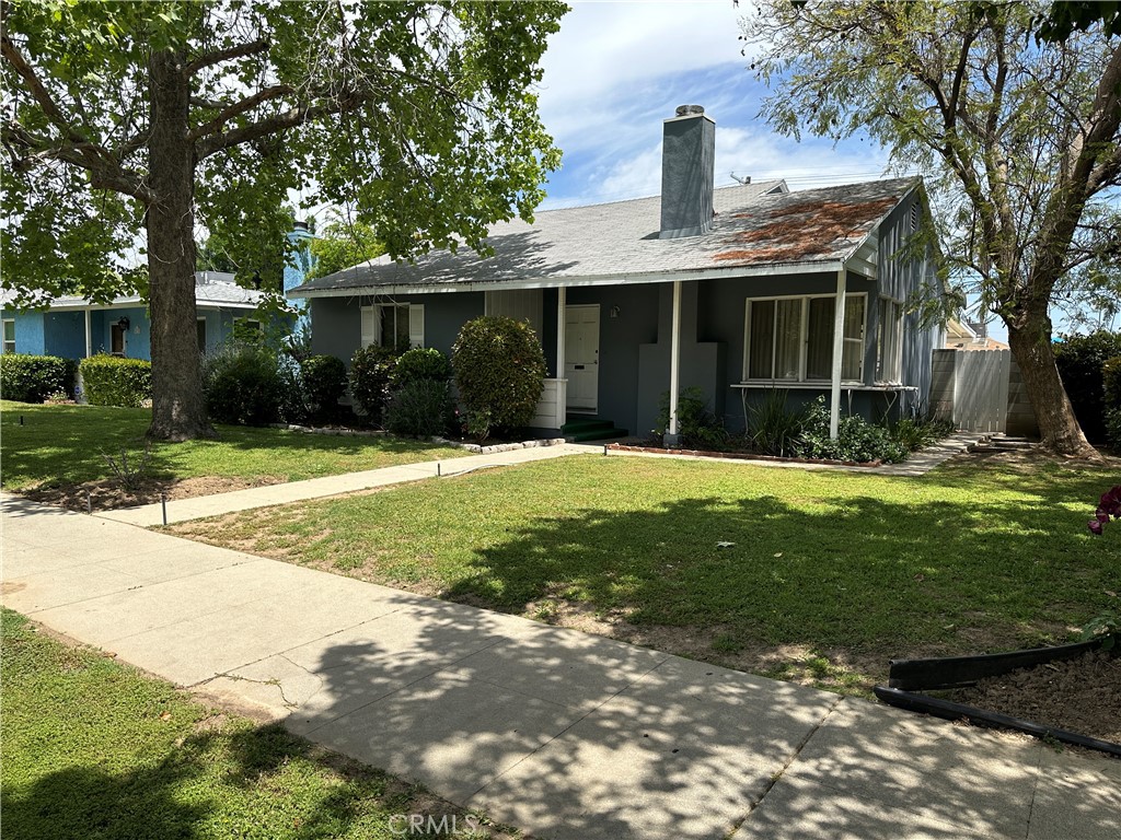 6824 Chimineas Avenue, Reseda, CA 91335