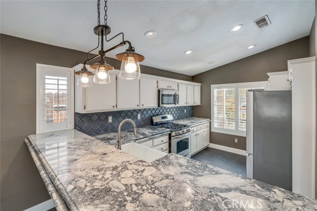 Detail Gallery Image 11 of 34 For 8714 Chisholm Dr, Bakersfield,  CA 93312 - 3 Beds | 2 Baths