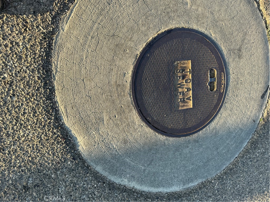 https://media.crmls.org/medias/0887cbe7-c89e-4af2-a19f-a4833fe5512d.jpg?preset=X-Large