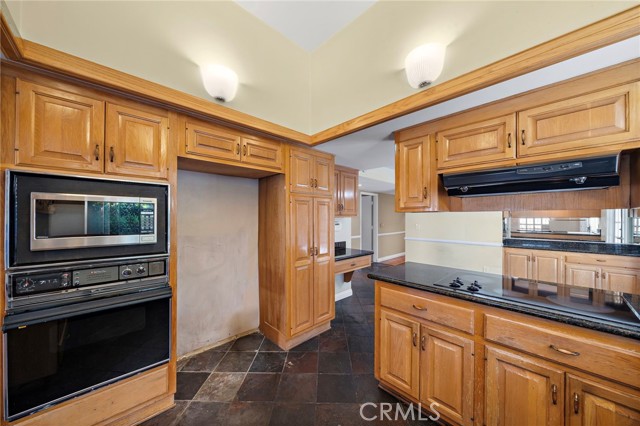 11121 Kensington Road, Los Alamitos CA: https://media.crmls.org/medias/0887cddf-fd0d-4688-adb2-71d380ef4e14.jpg