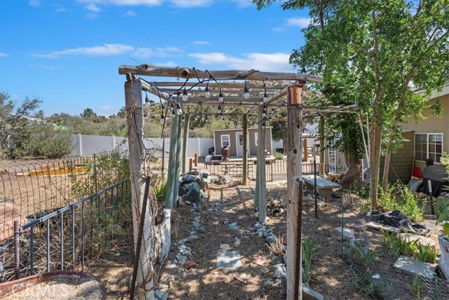 1946 Desert Front Road, Wrightwood CA: https://media.crmls.org/medias/088882ed-46db-406e-85f8-f0b3279da658.jpg