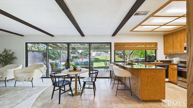 Detail Gallery Image 12 of 45 For 24187 Avenida Crescenta, Valencia,  CA 91355 - 5 Beds | 3 Baths