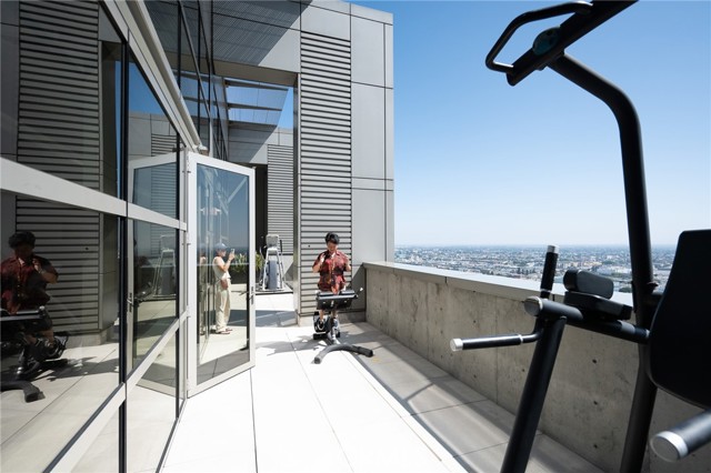 1155 South Grand Avenue, Los Angeles CA: https://media.crmls.org/medias/088a4fa2-a3a0-4bc4-9a2a-7ac4ded1de10.jpg