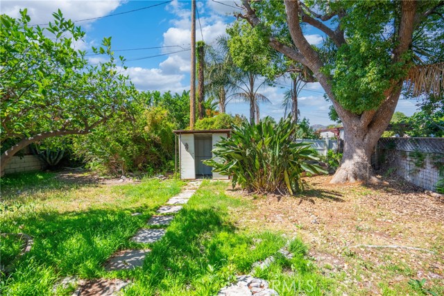 3211 W Jeffries Avenue, Burbank CA: https://media.crmls.org/medias/088a8775-abad-4ee9-9228-ae490b360b96.jpg