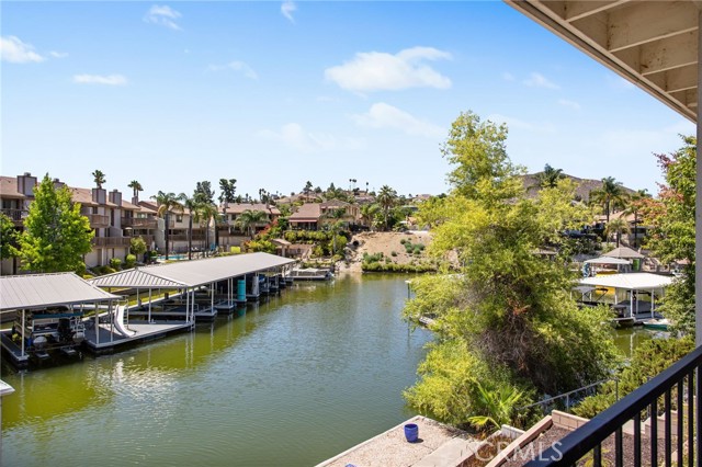 30201 Spray Drive, Canyon Lake CA: https://media.crmls.org/medias/088aa231-754b-4ec1-941f-77e4a3e2211e.jpg