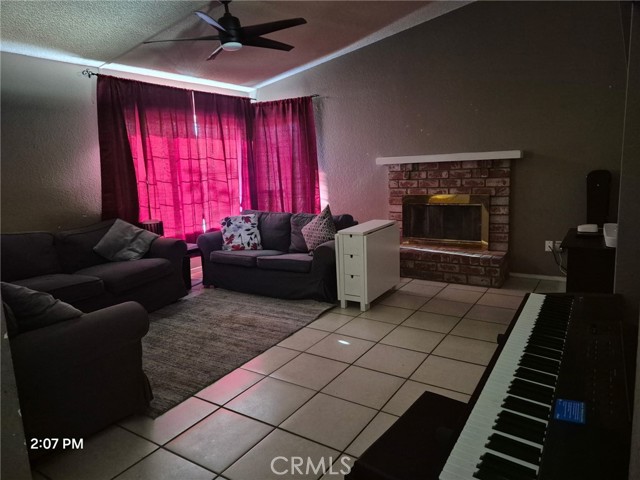 Detail Gallery Image 4 of 6 For 15246 Chaparral, Victorville,  CA 92394 - 3 Beds | 2 Baths