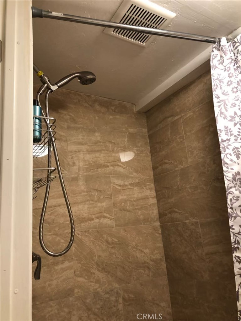 https://media.crmls.org/medias/088aec04-0941-468b-b203-ad6cacd2b4e5.jpg?preset=X-Large
