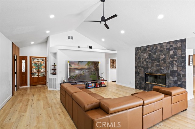 Detail Gallery Image 26 of 67 For 22731 Canyon Lake Dr, Canyon Lake,  CA 92587 - 4 Beds | 4 Baths