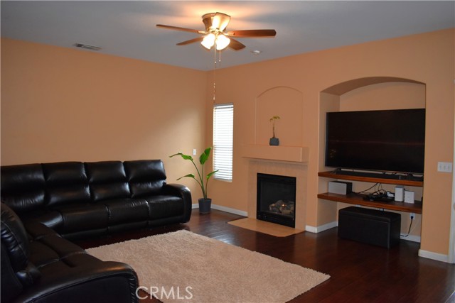 Detail Gallery Image 4 of 59 For 1405 Jantzen Ave, Atwater,  CA 95301 - 4 Beds | 2 Baths