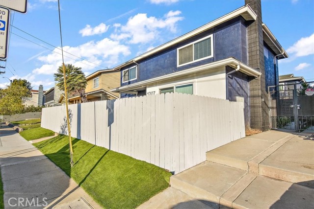 1207 Beryl Street, Redondo Beach, California 90277, ,Residential Income,For Sale,Beryl,SB24035242