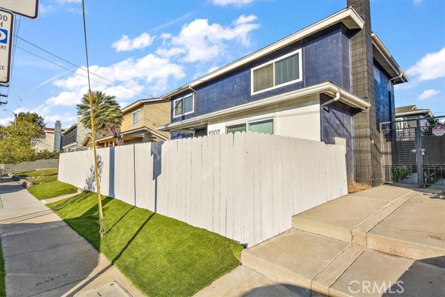 1207 Beryl Street, Redondo Beach, California 90277, ,Residential Income,For Sale,Beryl,SB24035242