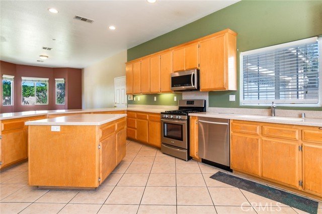 Detail Gallery Image 10 of 27 For 9726 Walnut Ct, Rancho Cucamonga,  CA 91730 - 4 Beds | 2 Baths