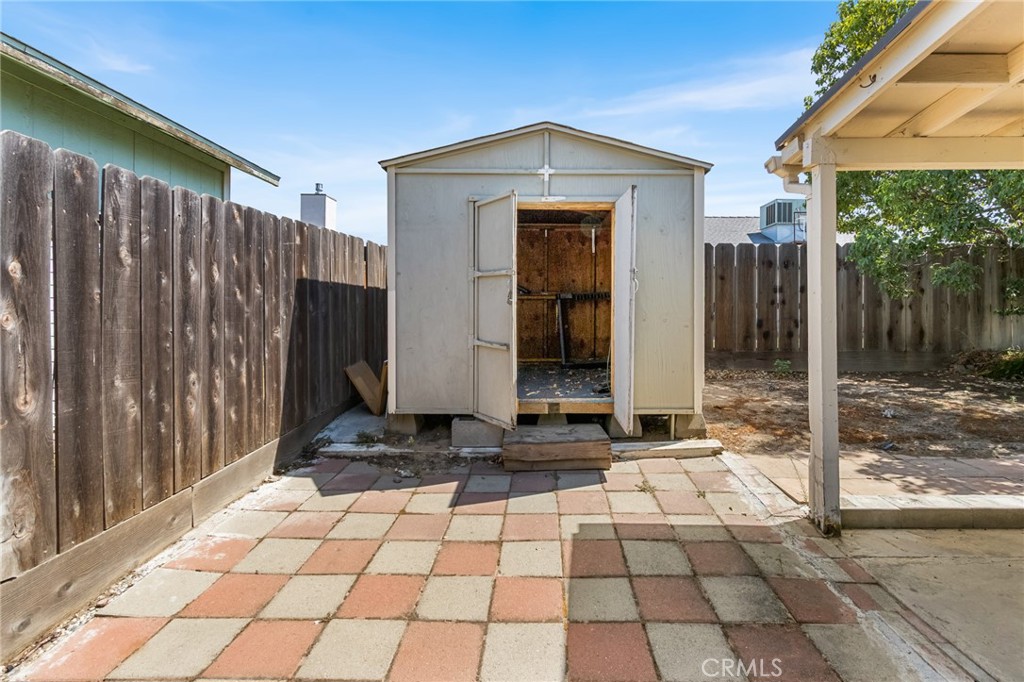 https://media.crmls.org/medias/088d9a63-82e2-491b-989c-c45173add3d6.jpg?preset=X-Large